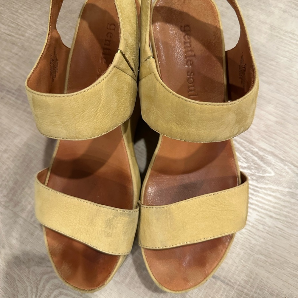Kenneth Cole Gentle Souls Women's Yellow Platform Wedge Sandals 7.5